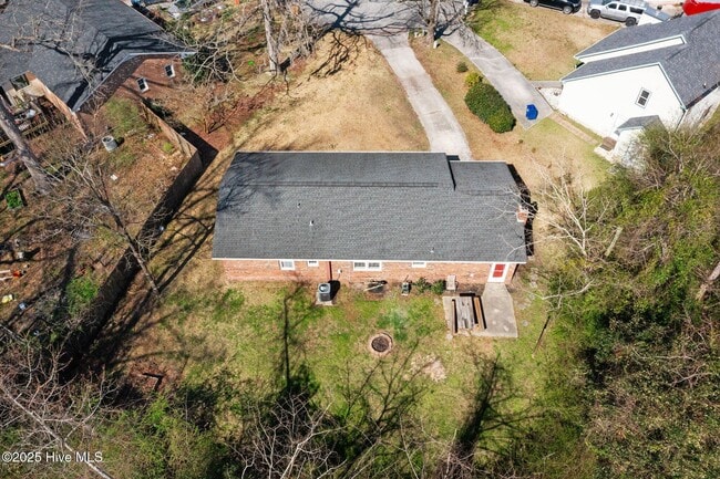 Building Photo - 101 Quality Ln
