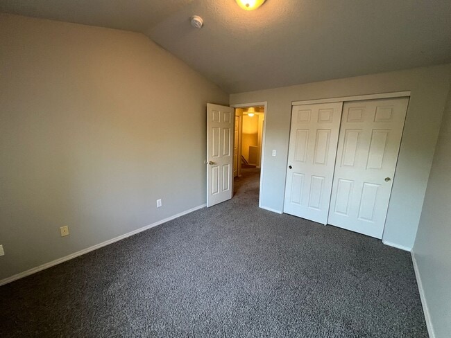 Building Photo - 5546 NE 89th Ave