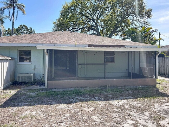 Building Photo - 10597 101st Ave