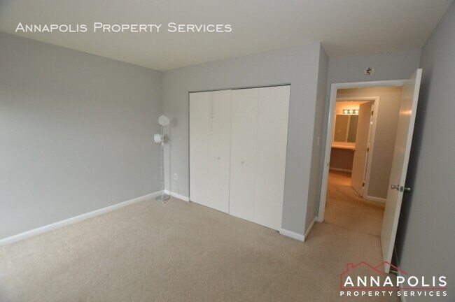 Building Photo - 13 silverwood circle #10