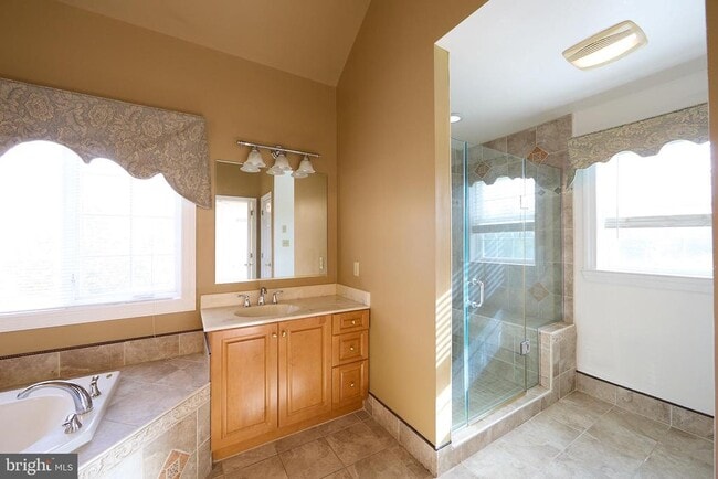 Building Photo - 1401 Hampstead Ct