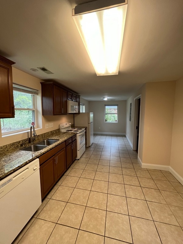 Building Photo - 1542 Monument Ave