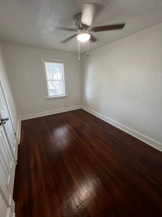 Building Photo - 406 22nd St
