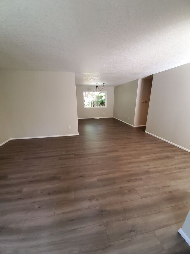 Building Photo - Great Home Near Hiteon Elementary