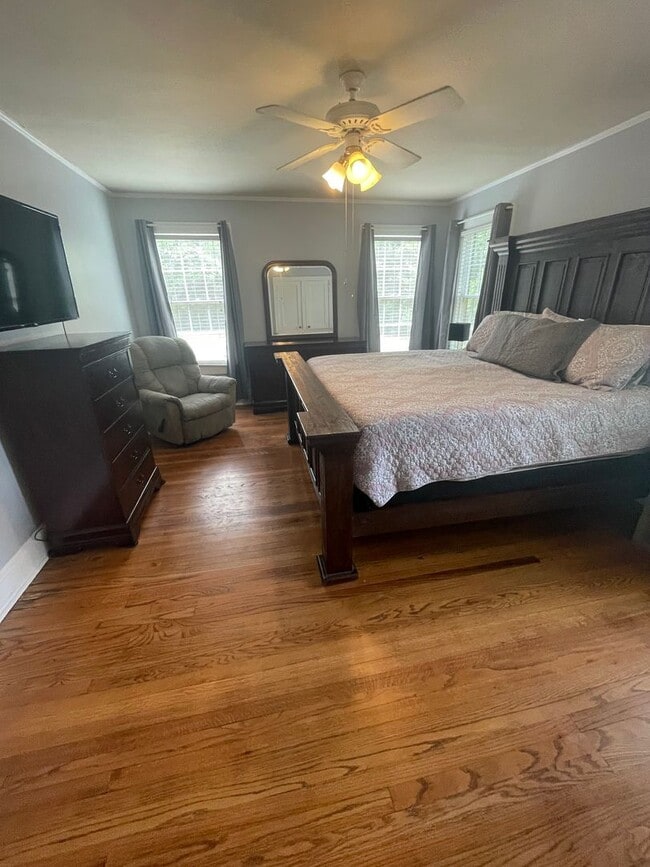 Building Photo - Spacious South Highlands 2 Bedroom Home with flex rooms!