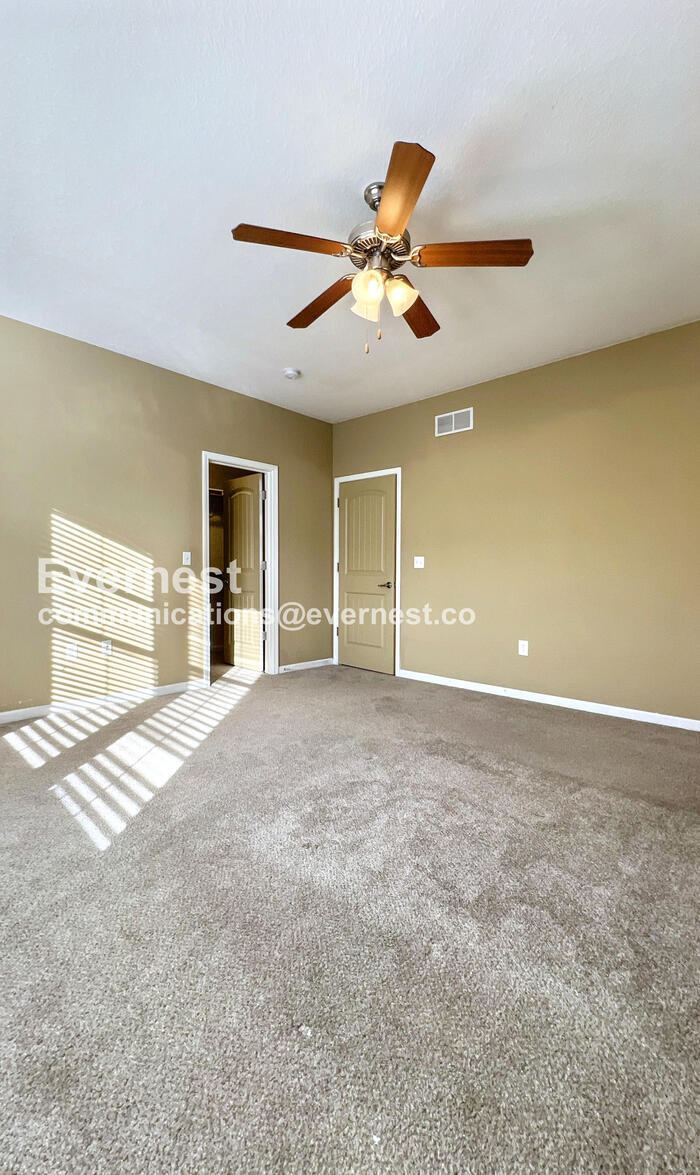 Building Photo - 5245 Overland Dr