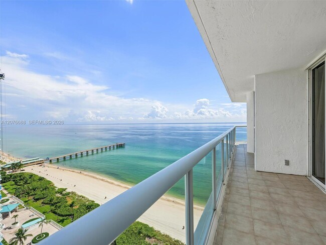 Building Photo - 16425 Collins Ave