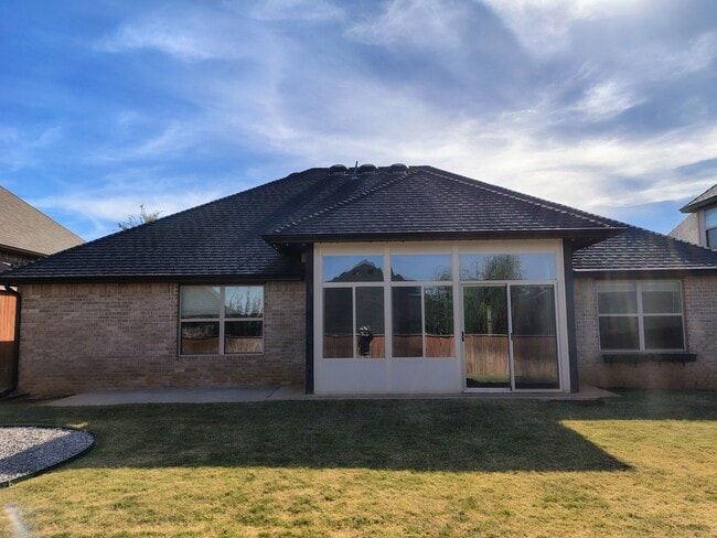 Building Photo - 609 Timberbrook Dr