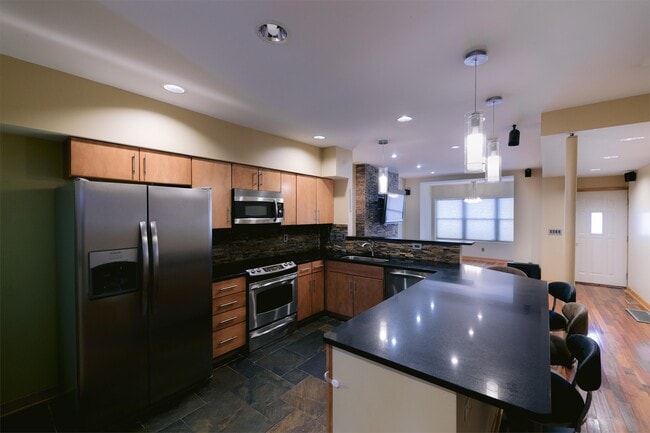 Building Photo - 252 S Washington Ave