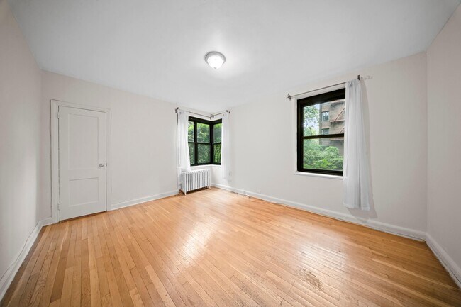 Building Photo - 78-10 34th Ave