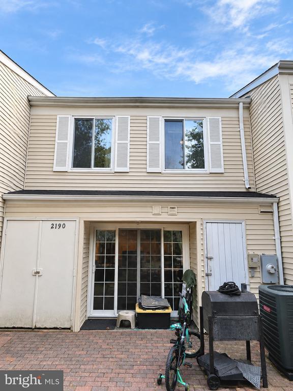 Building Photo - 2190 Monaghan Dr
