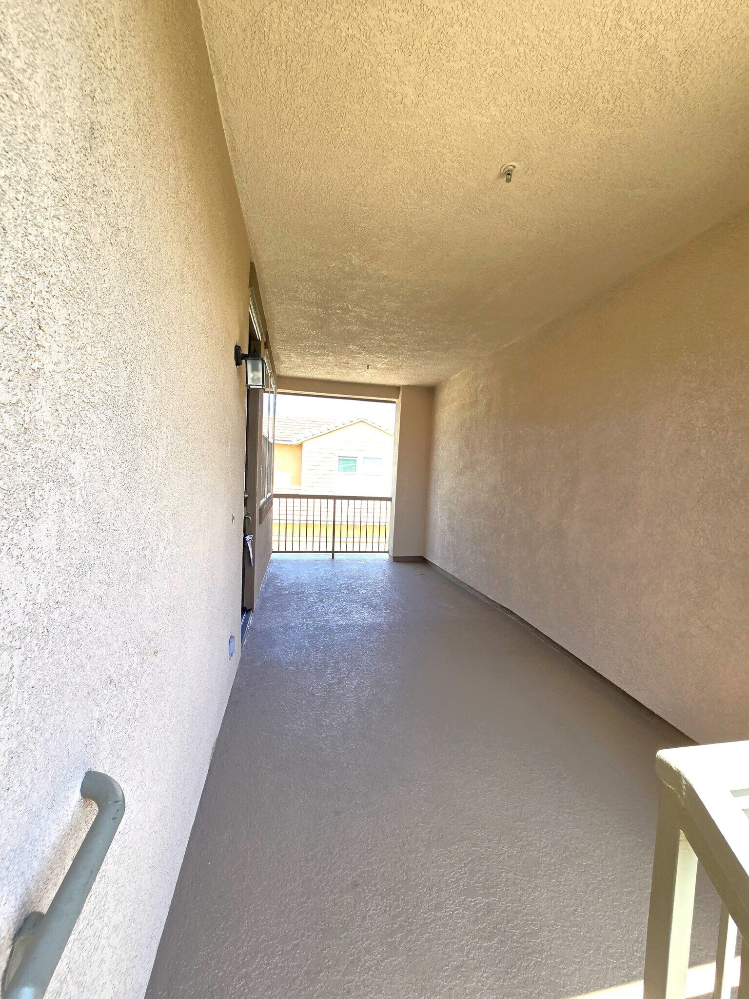 Building Photo - 3319 N Ventura Rd