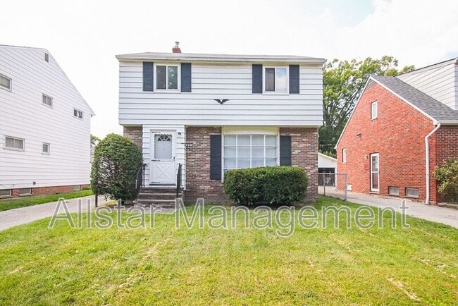Primary Photo - 404 E 215th St
