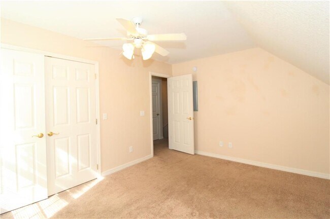 Building Photo - 2581 Bowman Dr