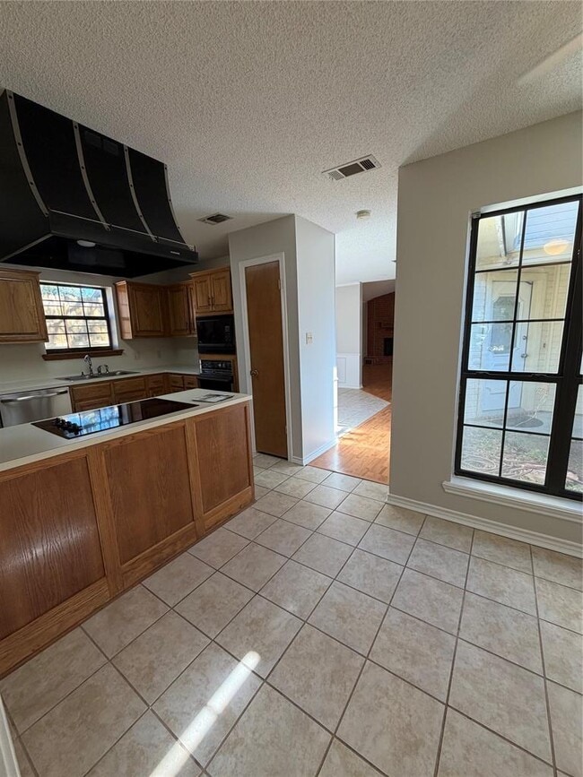 Building Photo - 718 Brazos St