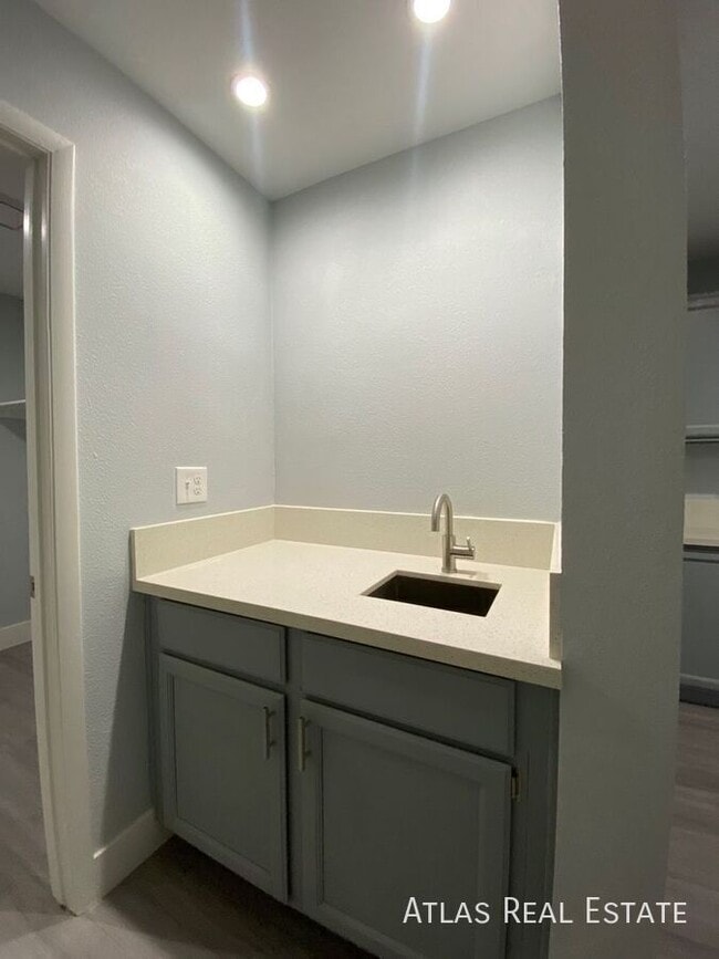 Building Photo - 1916 Old Mill Ln