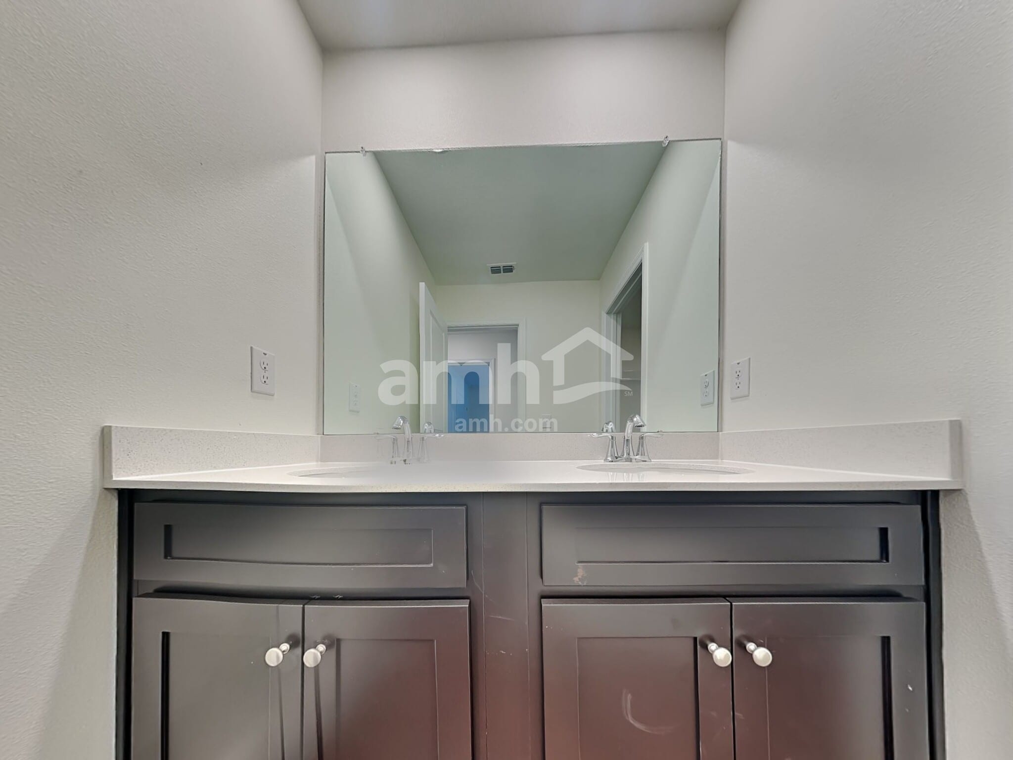 Building Photo - 27430 St Andrews Ave