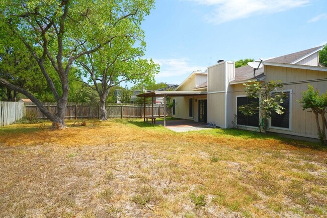 Building Photo - Gorgeous home available in great neighborhood. Realtor Commission: $500