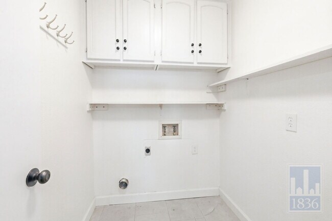 Building Photo - 2009 Sandberg Dr