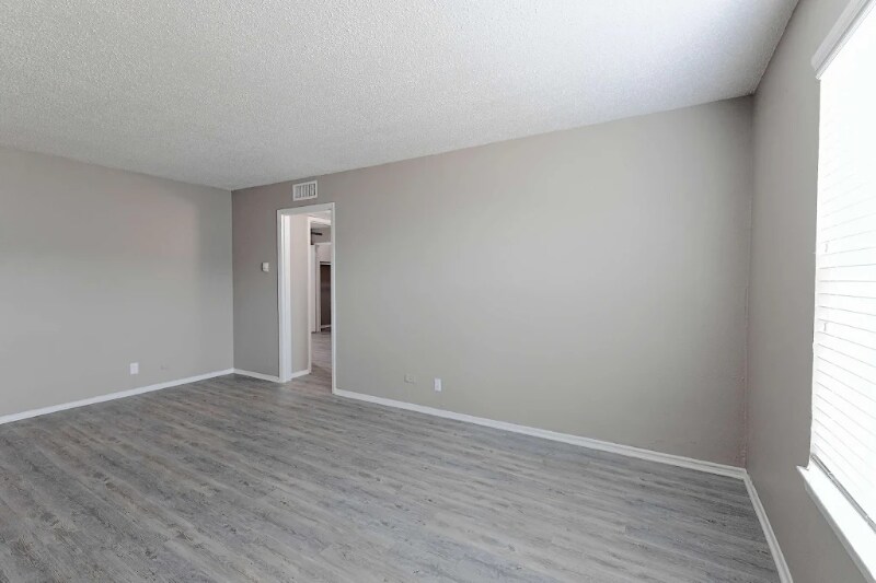 Building Photo - 531 Bedford Rd