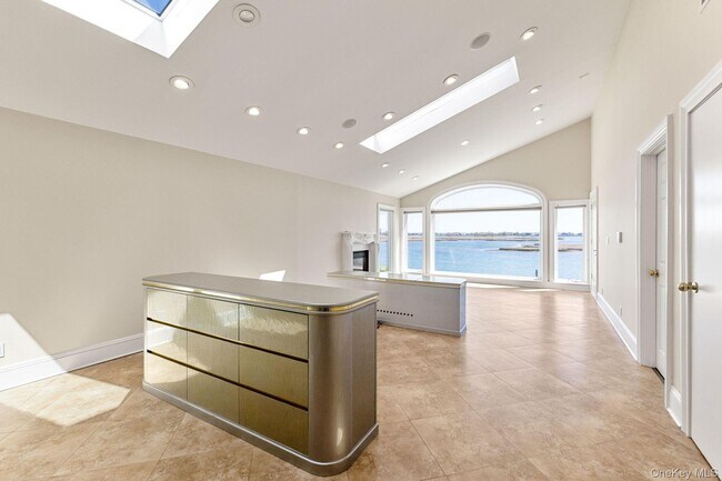 Building Photo - 49 Harborview W