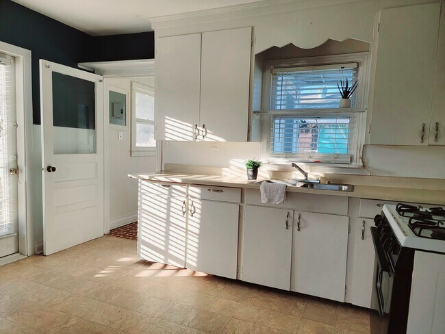 Kitchen - 813 28th St