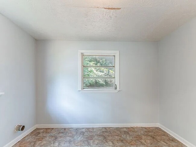 Building Photo - 3bd/2ba in the Heart of Oakland City and M...