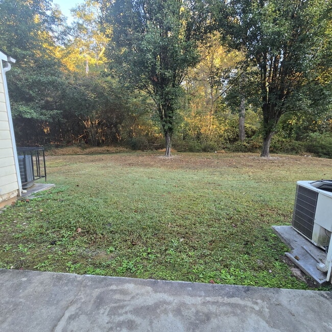 Building Photo - "Charming 3-Bed Townhouse with Hardwood El...