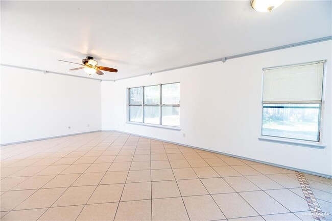 Building Photo - 14 W 40th St