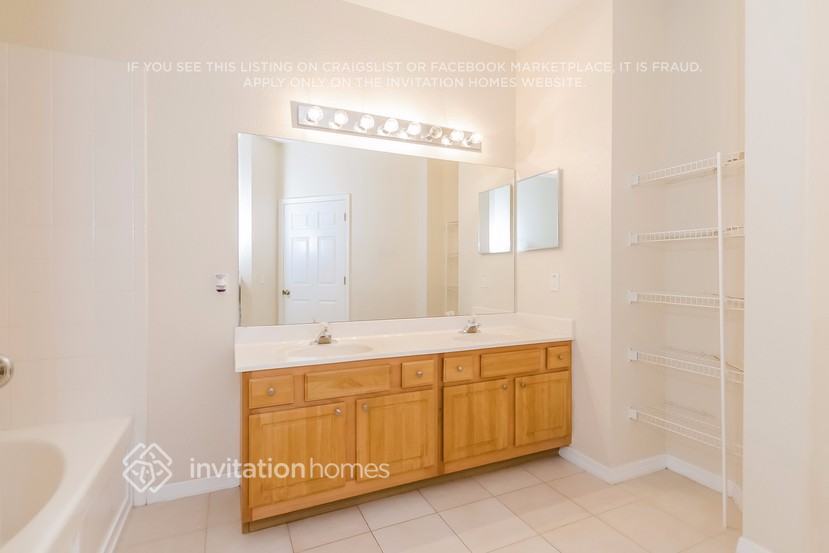 Building Photo - 1934 Magical Ln