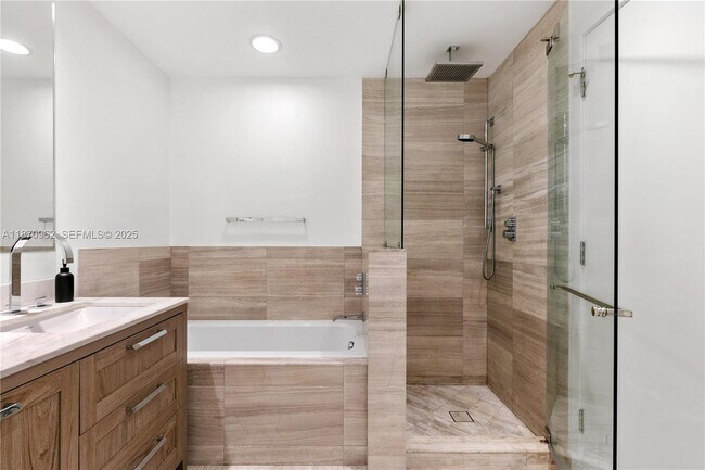 Building Photo - 360 Ocean Dr