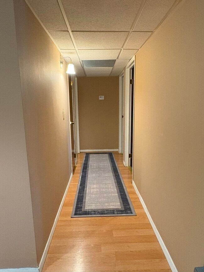 Building Photo - 3854 S Parkway Dr