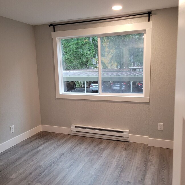 Building Photo - Beautiful 2 Bedroom Condo in Redmond