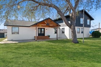 Building Photo - 15285 S Skaggs Rd
