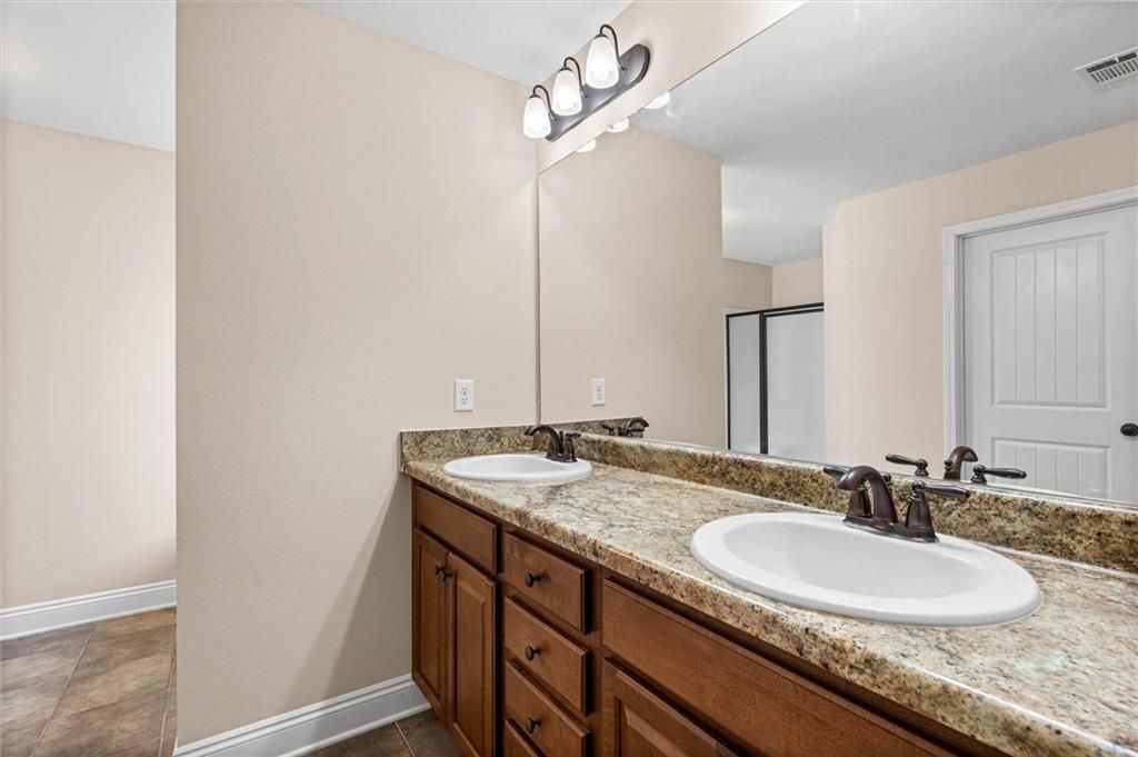 Building Photo - 926 Tudor Ln