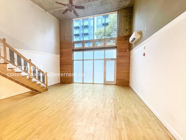 Building Photo - 2 Bed/2 Bath Condo with Underground Garage...