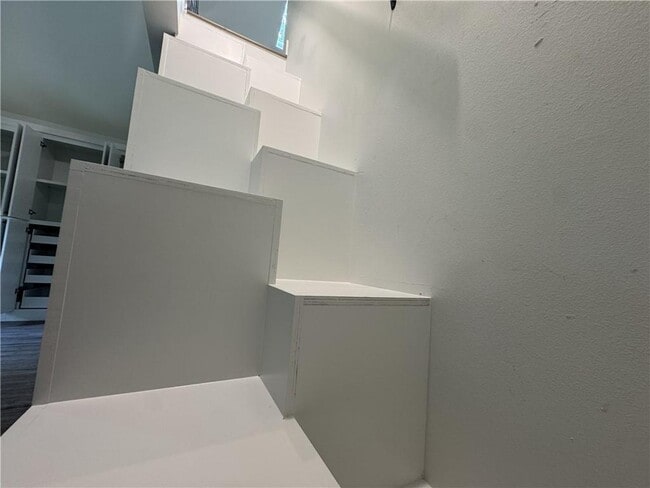 Building Photo - 1111 S Ray Ave