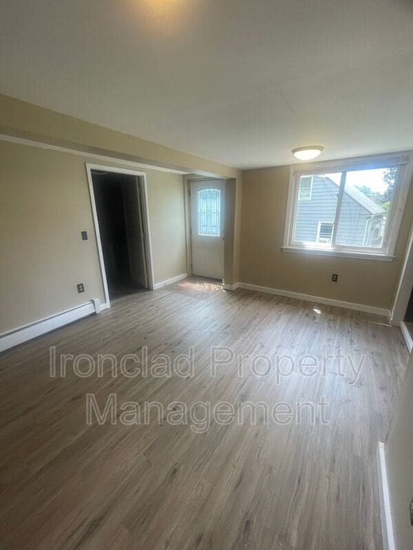 Building Photo - 5 Elizabeth Rd