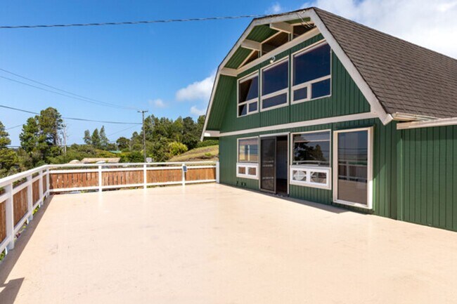 Building Photo - 64-660-660 Puu Olu Pl