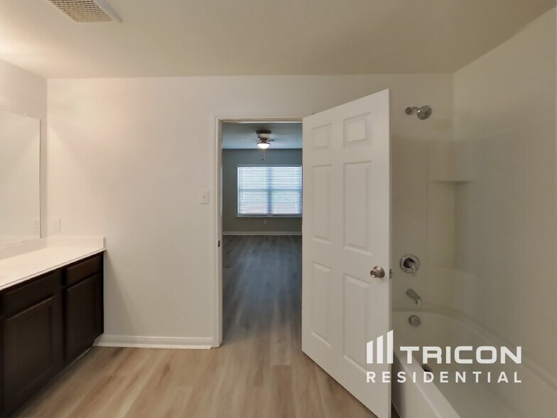Building Photo - 1419 Coltview Pl