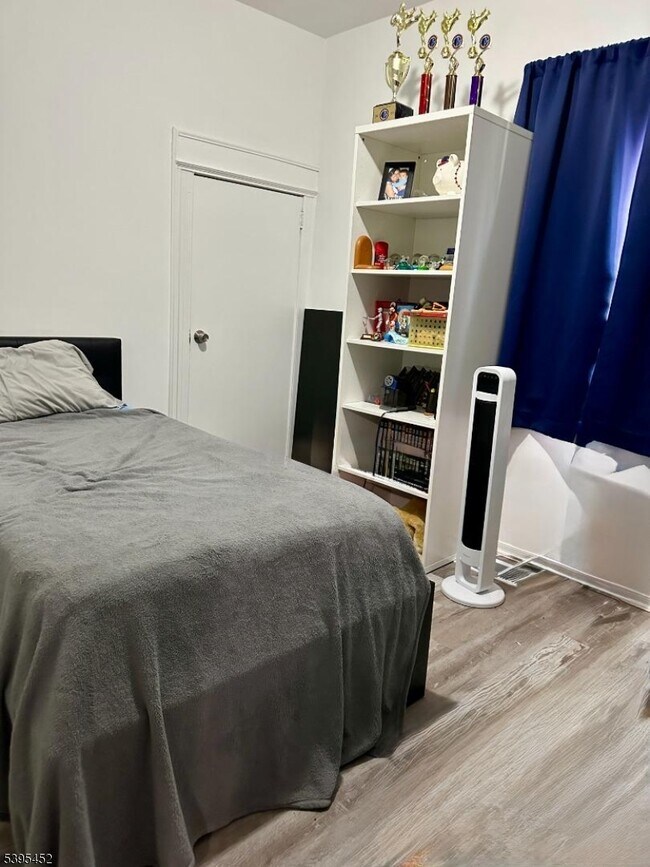 Building Photo - 112 Pompton Ave