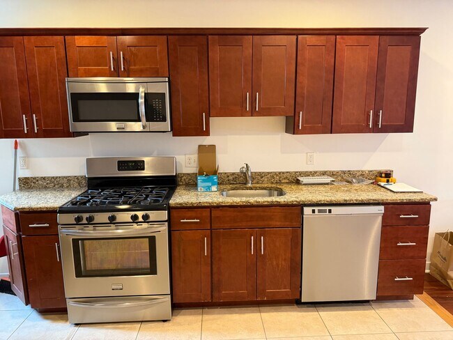 Building Photo - Newly Renovated Triplex East Passyunk