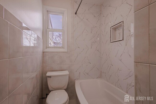 Building Photo - 253 9th St