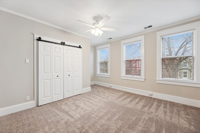 Building Photo - Newly Renovated: 4 Bed 2 Bath on 5th Stree...