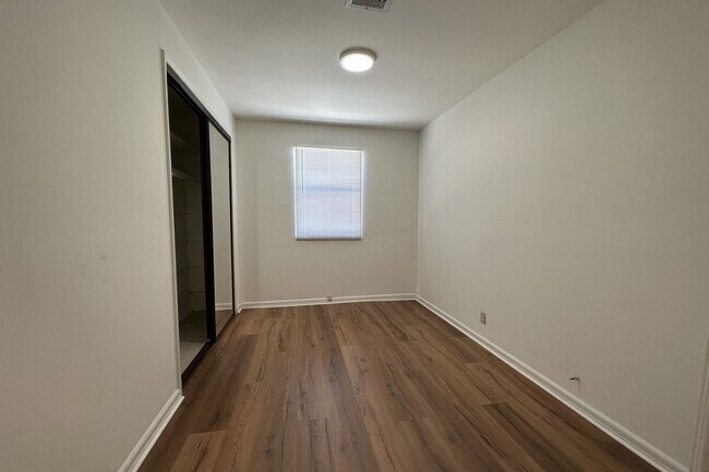 Building Photo - 4608 Saloma Ave