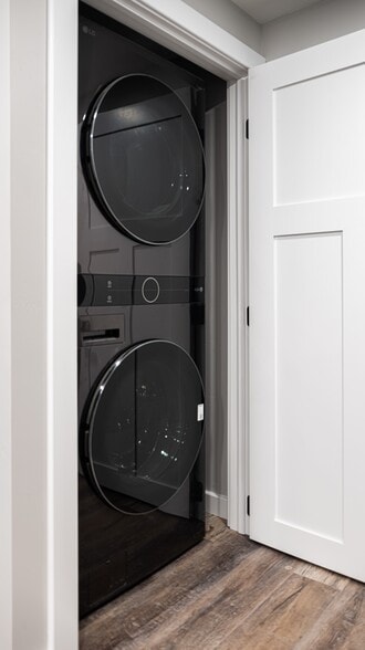 Building Photo - 3250 Midway Ave