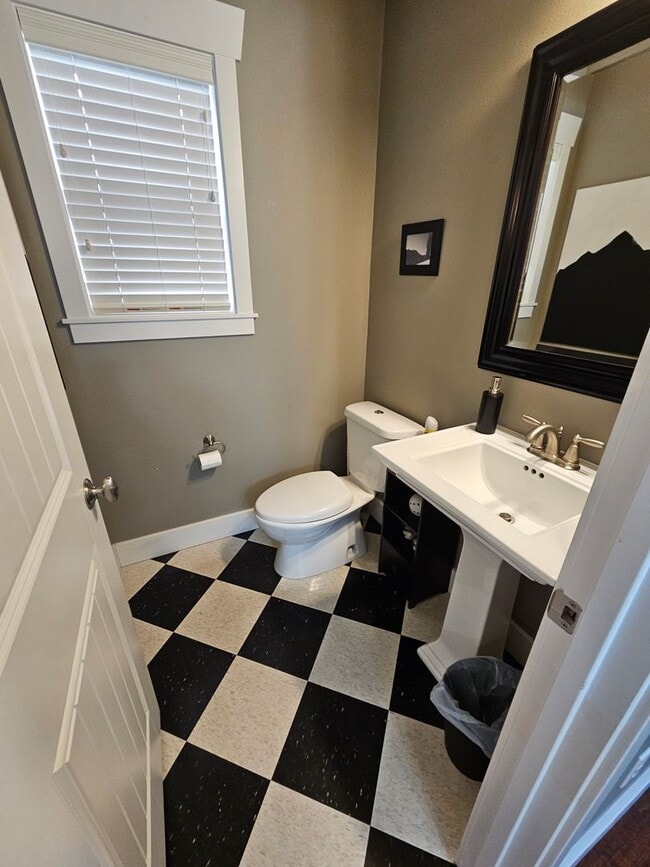 Building Photo - Move-In Ready Furnished Home | Utilities Included | Josephine Crossing