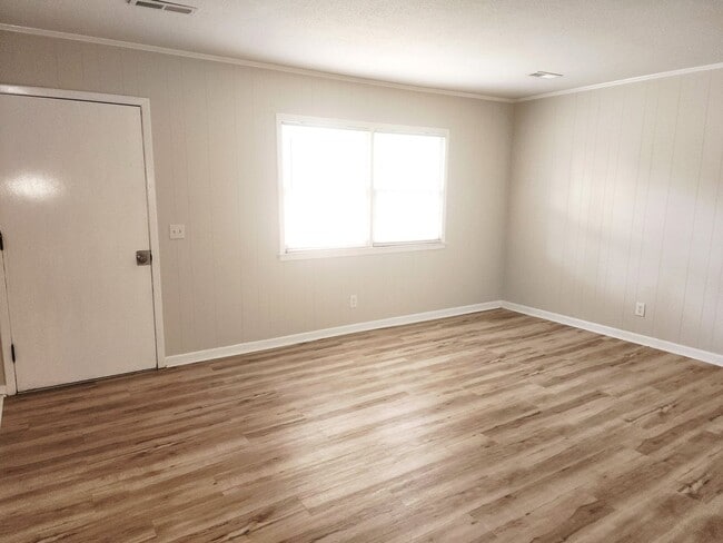 Building Photo - N Kerr Avenue - Duplex home - Move In Read...