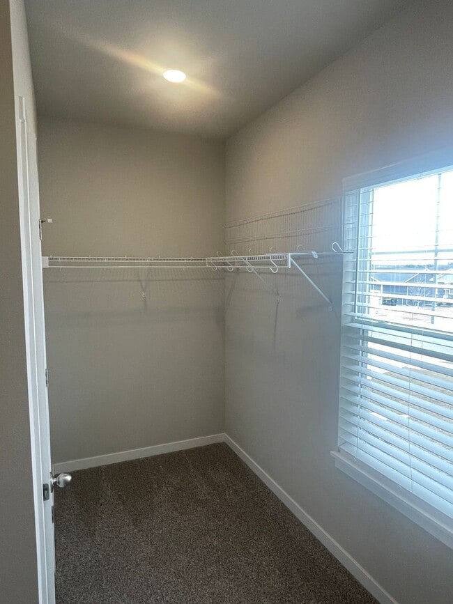 Building Photo - Spacious recently built home just west of Waukee!