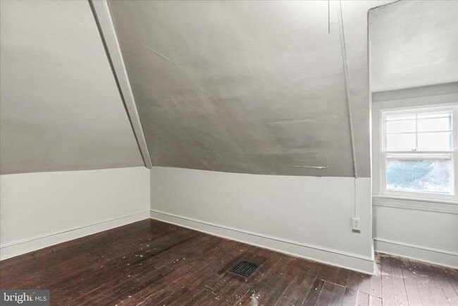 Building Photo - 1052 Edgar Ave